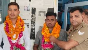 ग्रेटर नोएडा के दो होमगार्ड्स ने पिता के सपनों को किया साकार, यूपी पुलिस में बने सिपाही